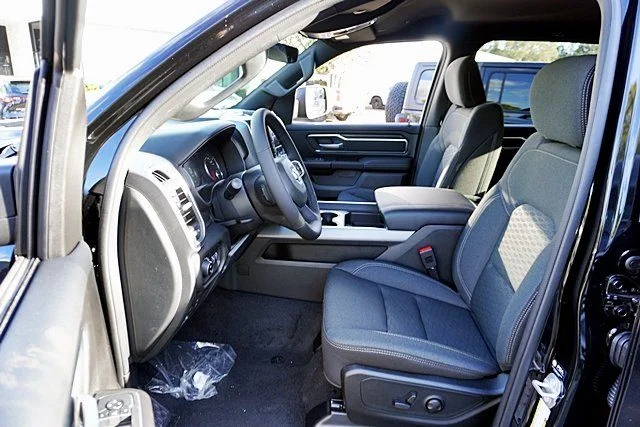 New 2026 Diamond Black Crystal Pearl-Coat Exterior Paint RAM Big Horn Sport Appearance image 18