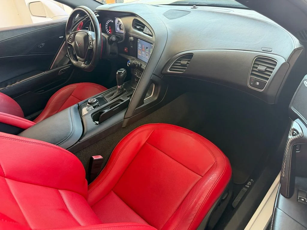 Used 2019 White Chevrolet Stingray image 11