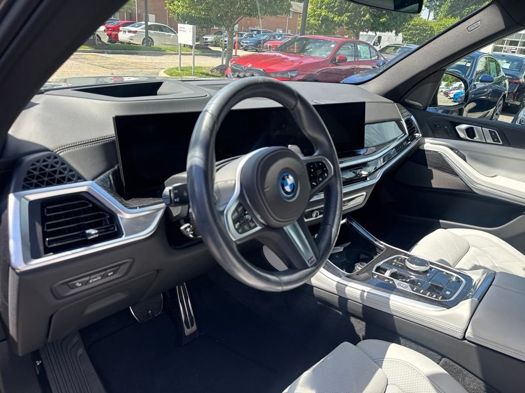 Used 2025 Gray Metallic BMW xDrive50e image 9
