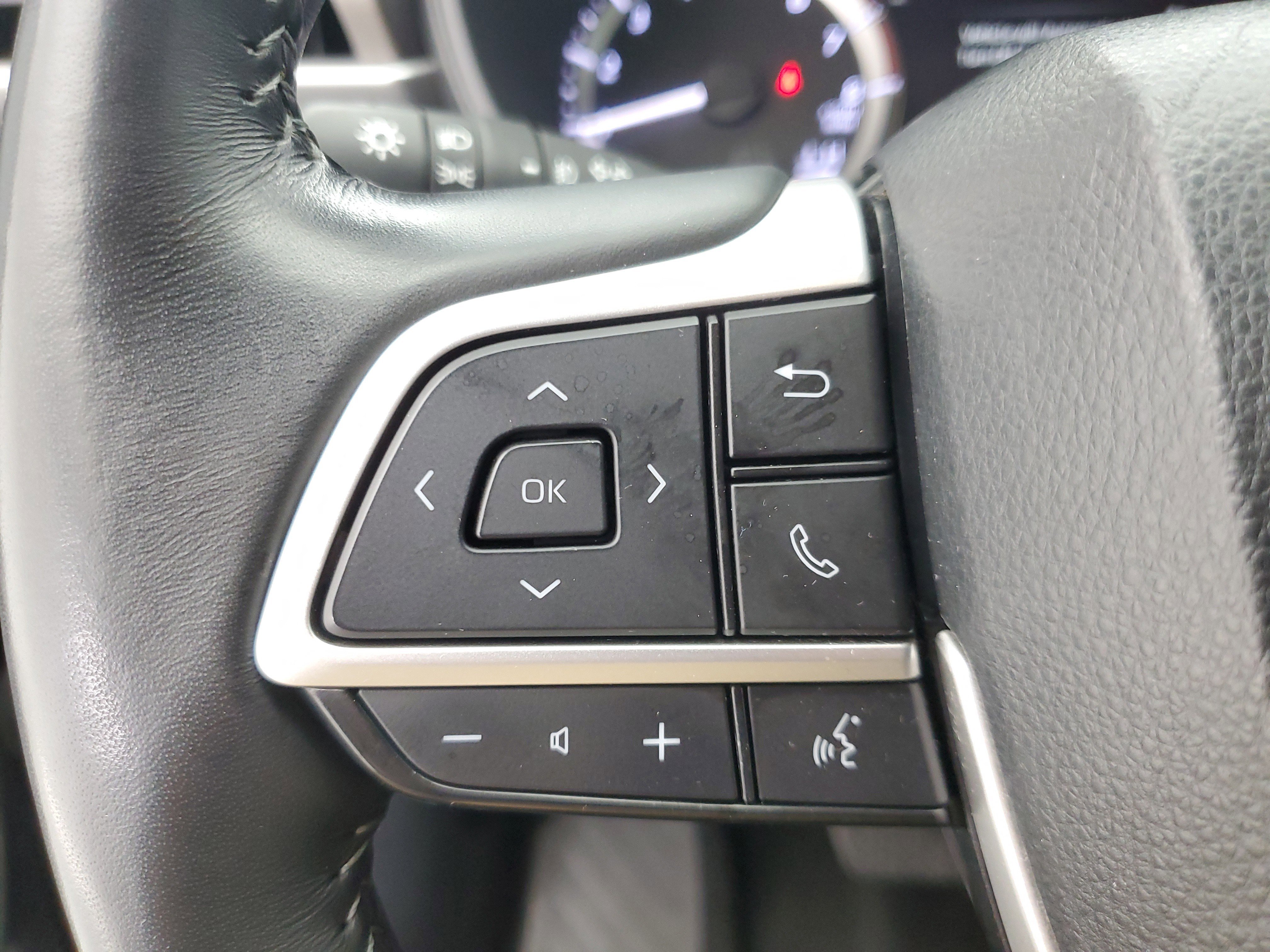 2024 Toyota Highlander LE - Photo 25