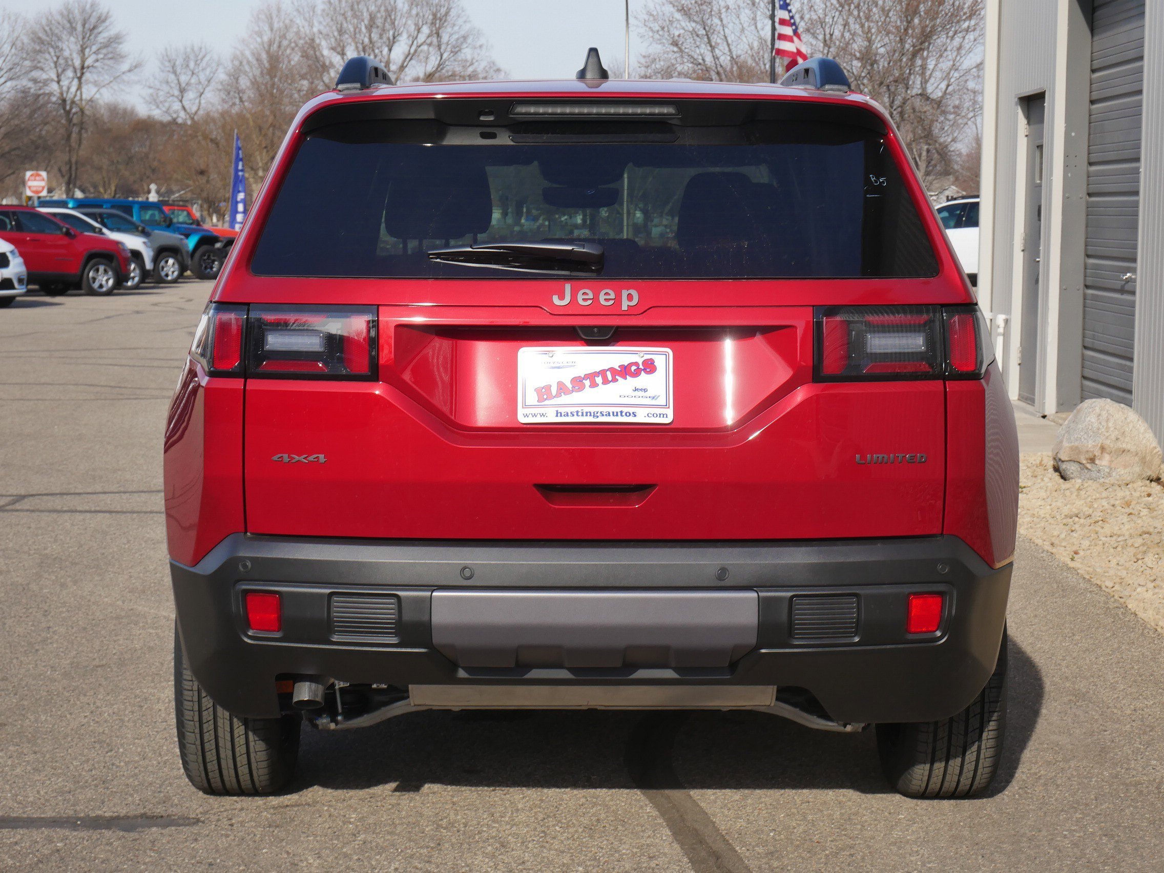 New 2026 Red Hot Pearl-Coat Exterior Paint Jeep Limited image 4