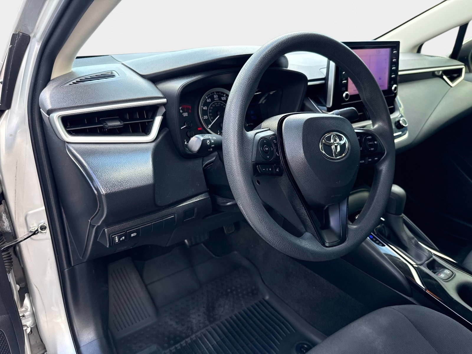 Used 2020 Classic Silver Metallic Toyota LE image 17