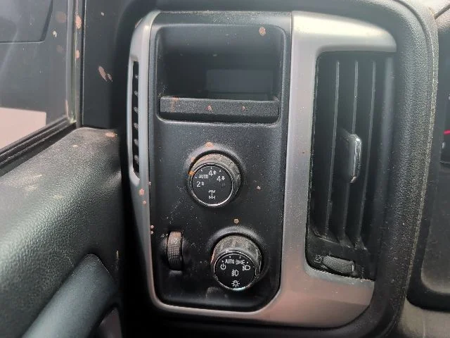 Used 2014 White GMC SLE image 15
