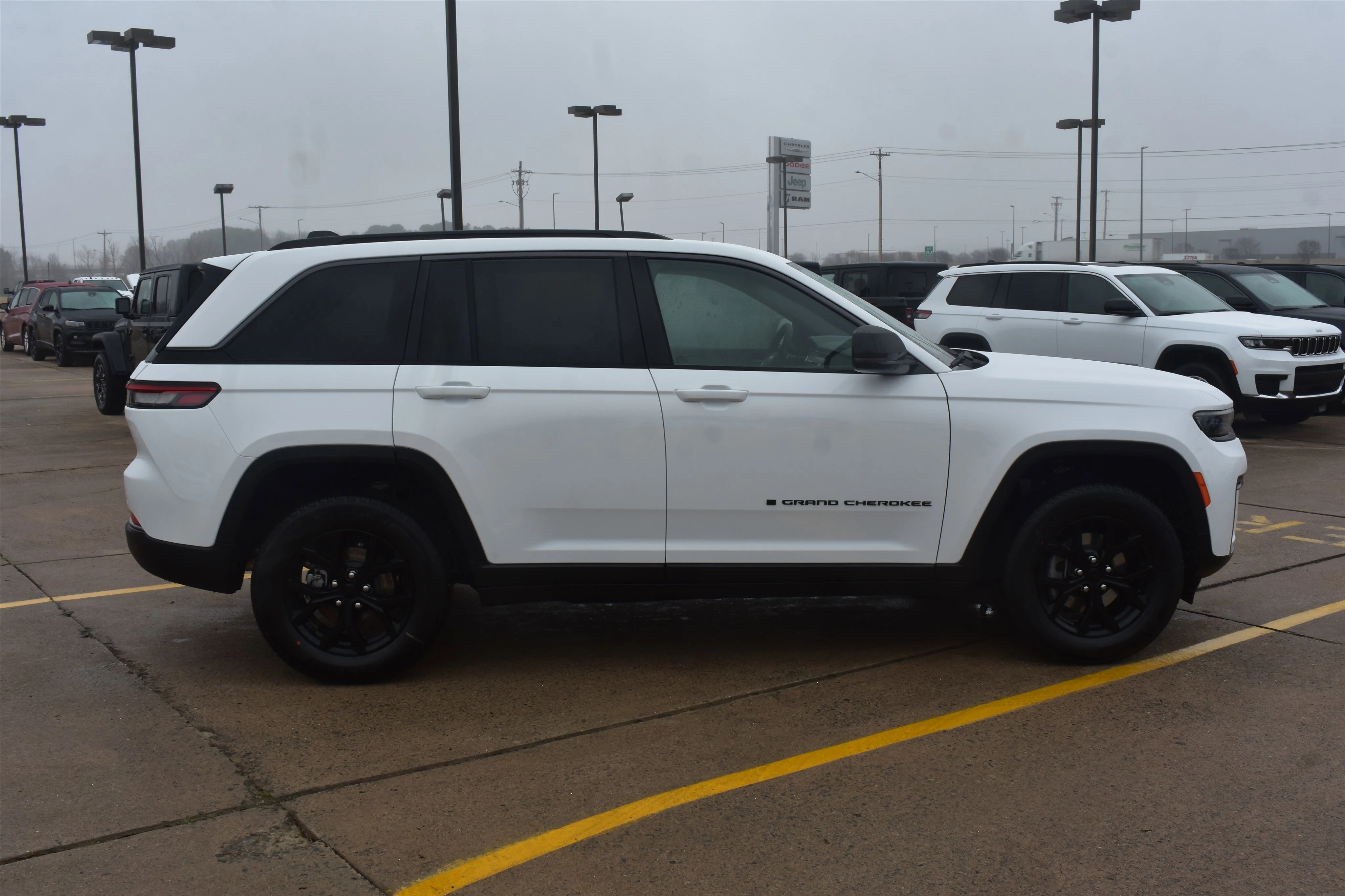 New 2026 Bright White Clearcoat Jeep Laredo Altitude image 4