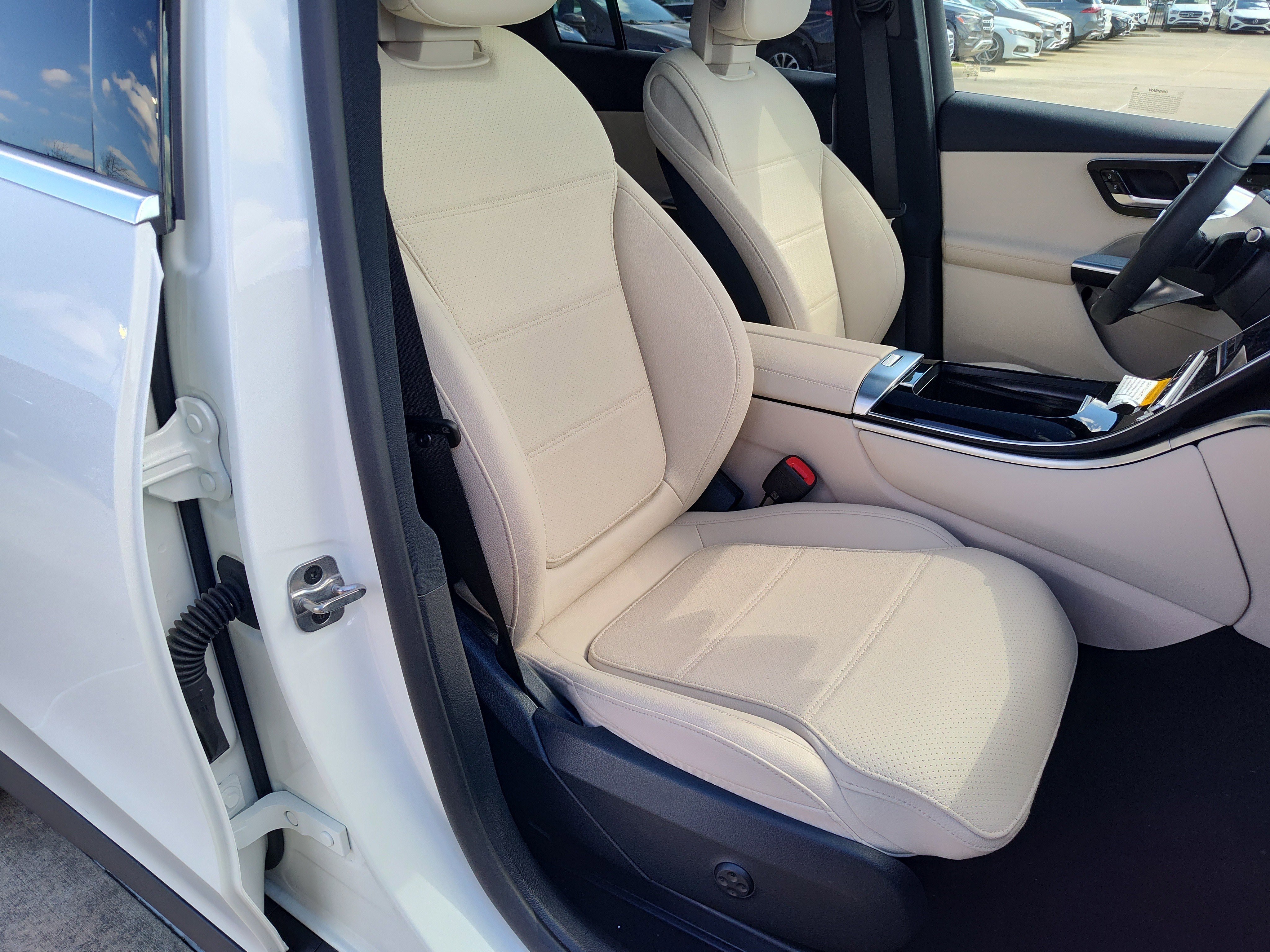 New 2026 Polar White Mercedes-Benz GLC 300 image 27