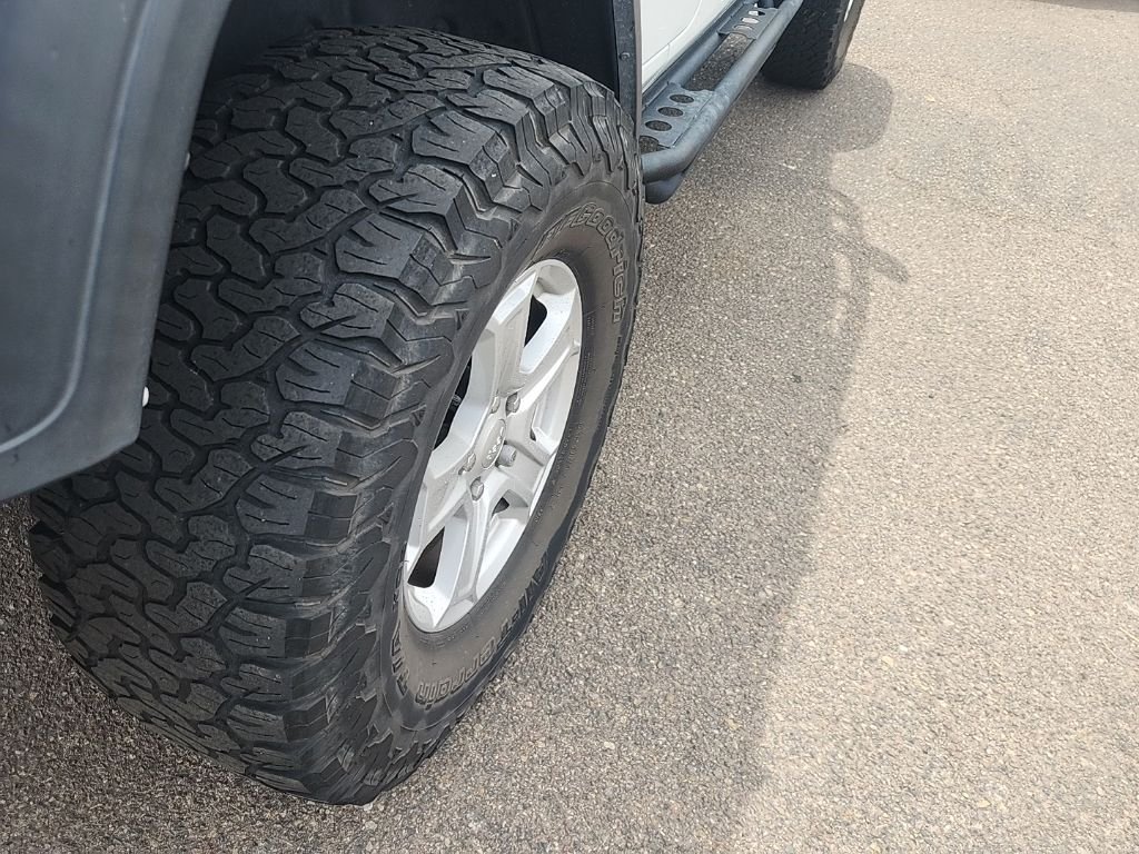 Used 2018 White Jeep Unlimited Sport S image 15