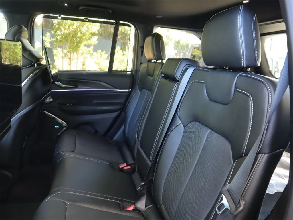 2023 Jeep Grand Cherokee Overland - Photo 25