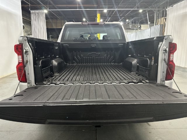 Used 2022 Silver Chevrolet Custom image 22