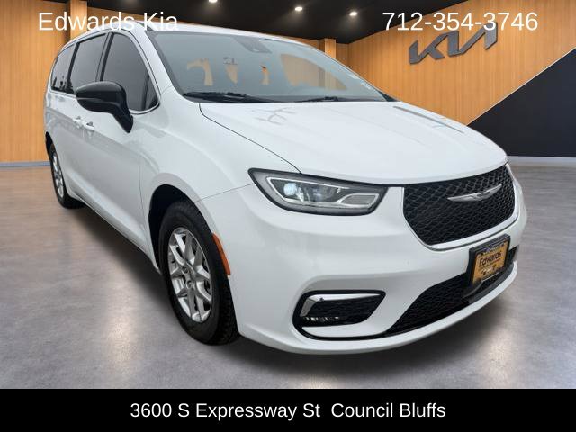 2024 Chrysler Pacifica Touring