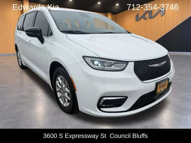 2024 Chrysler Pacifica Touring