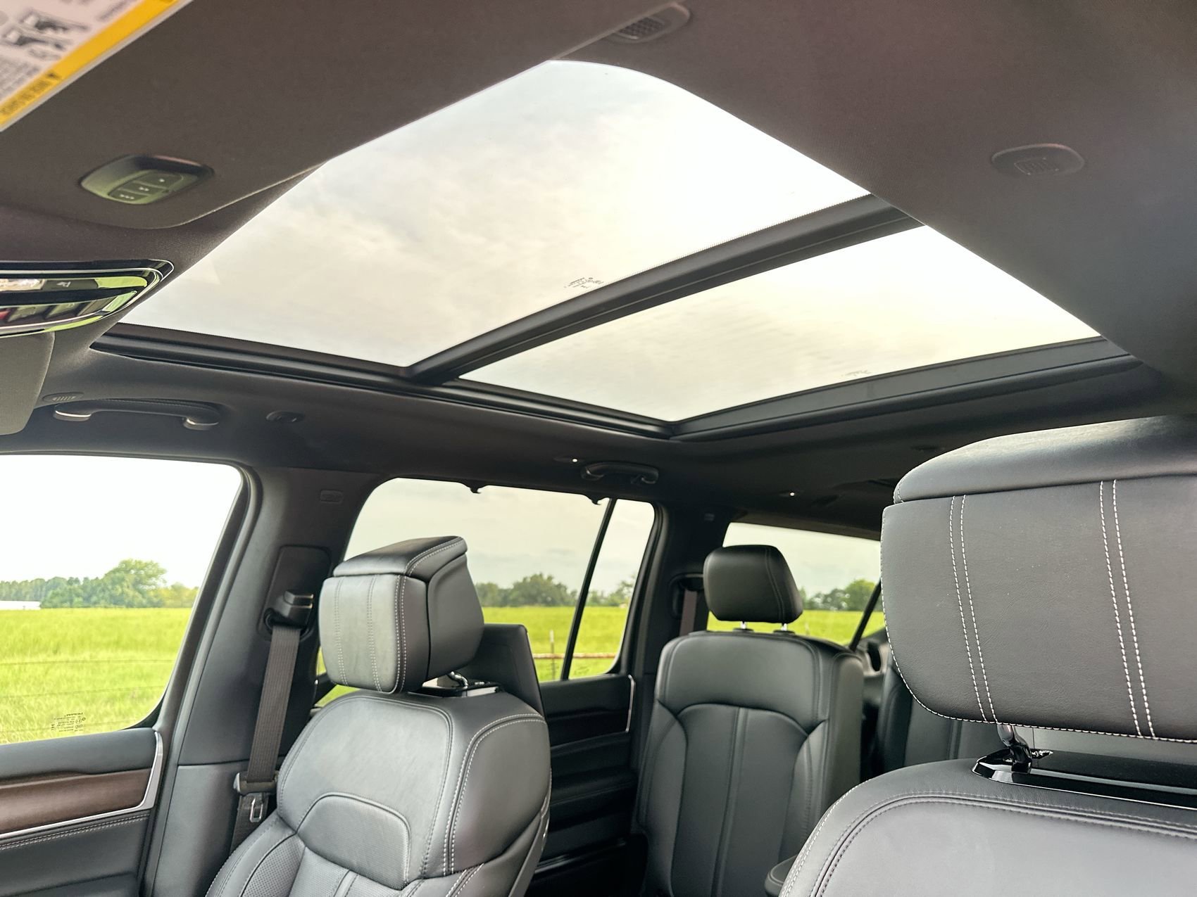 New 2024 Diamond Black Crystal Pearlcoat Jeep  image 22