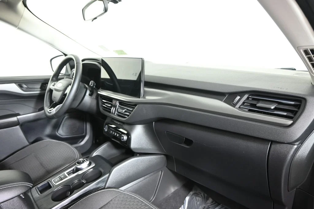 Used 2023  Ford Active image 14