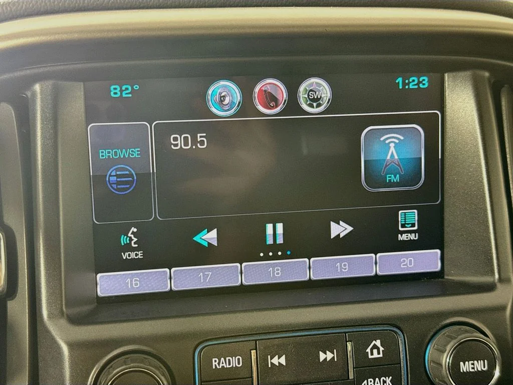Used 2015 White Chevrolet Z71 image 17