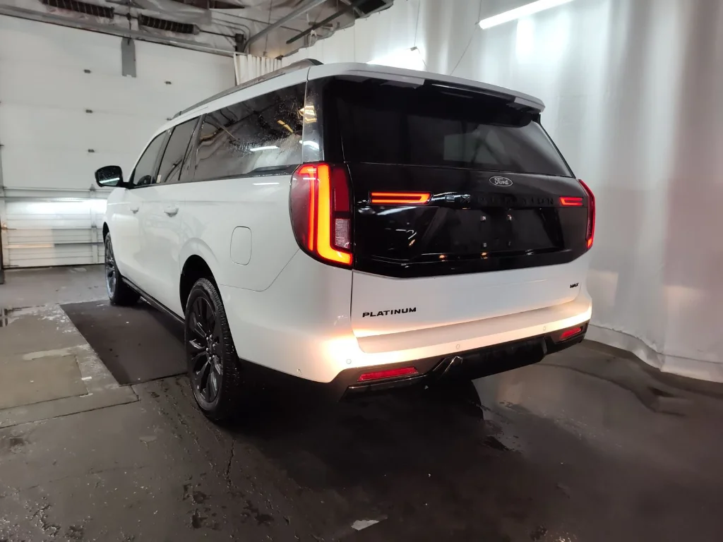 Certified Used 2025 Oxford White Ford Platinum image 3