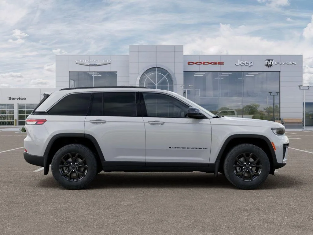 New 2026 Bright White Clear-Coat Exterior Paint Jeep Altitude image 21