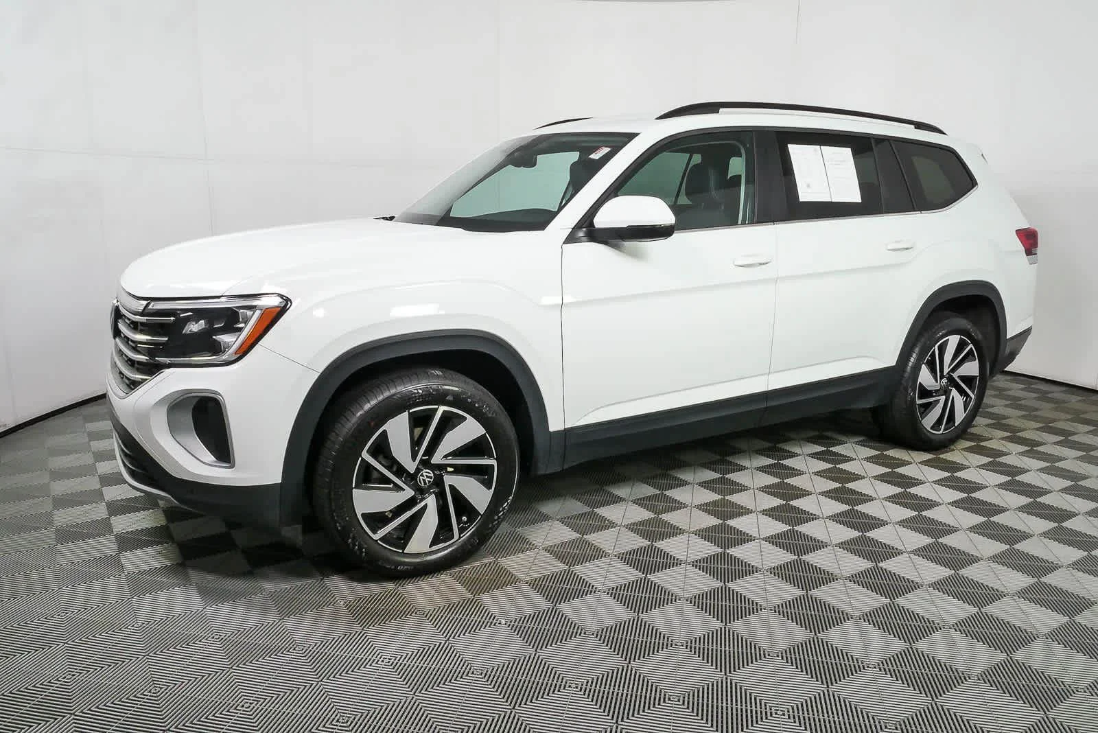 Certified Used 2025  VOLKSWAGEN SE image 26