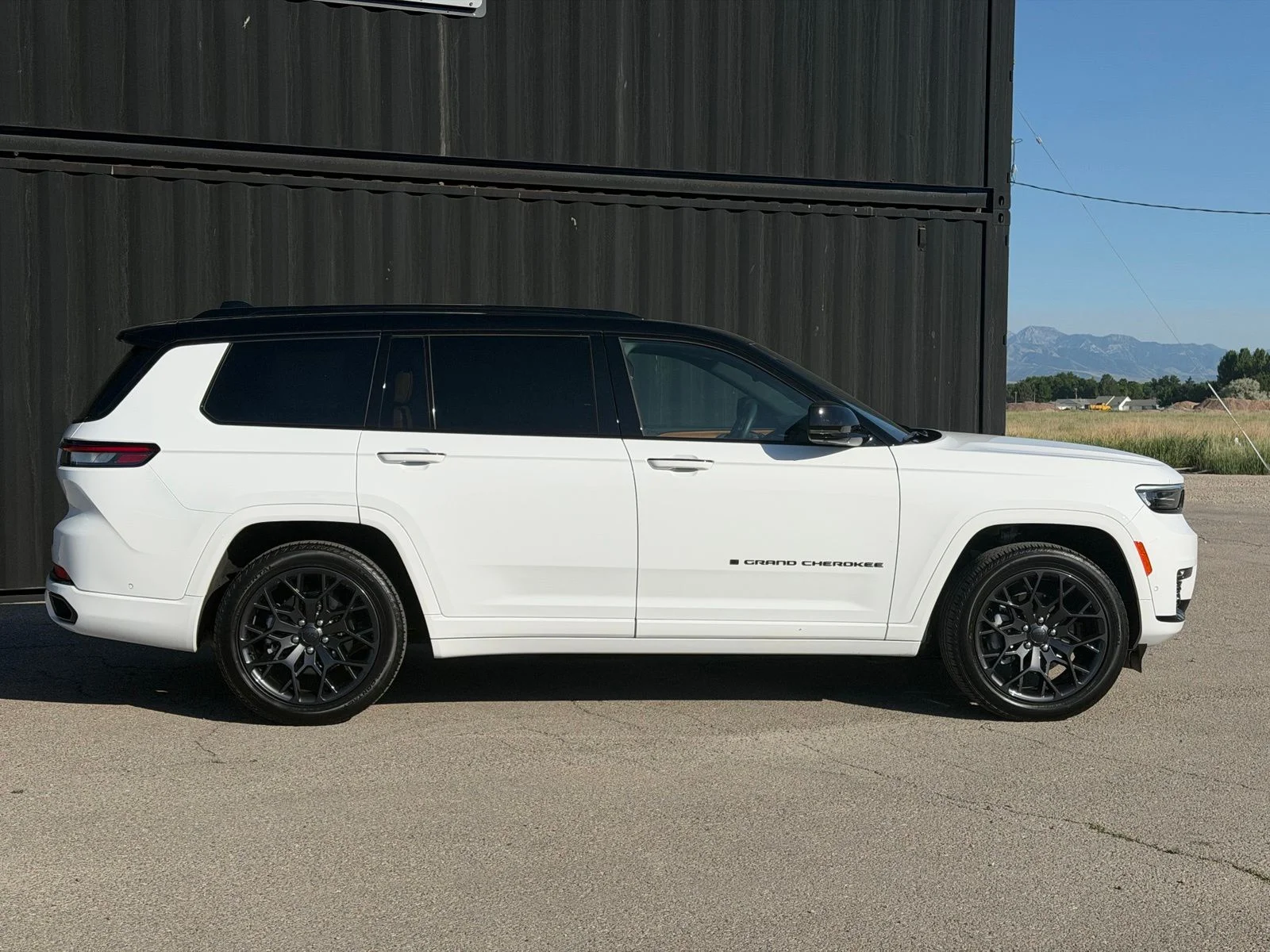 Used 2025 White Jeep Summit image 6