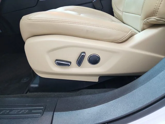 Used 2017 White Ford XLT image 19