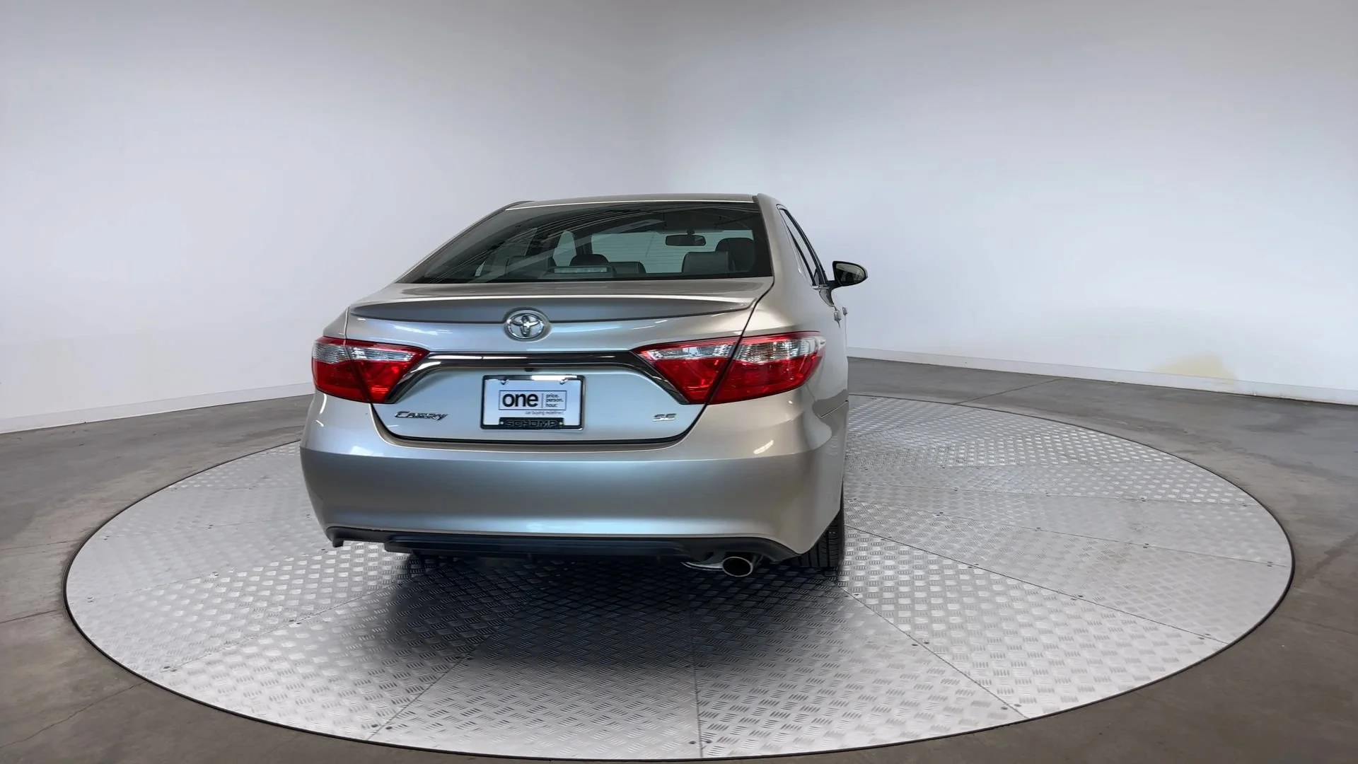 Used 2016 Creme Brulee Mica Toyota SE image 7