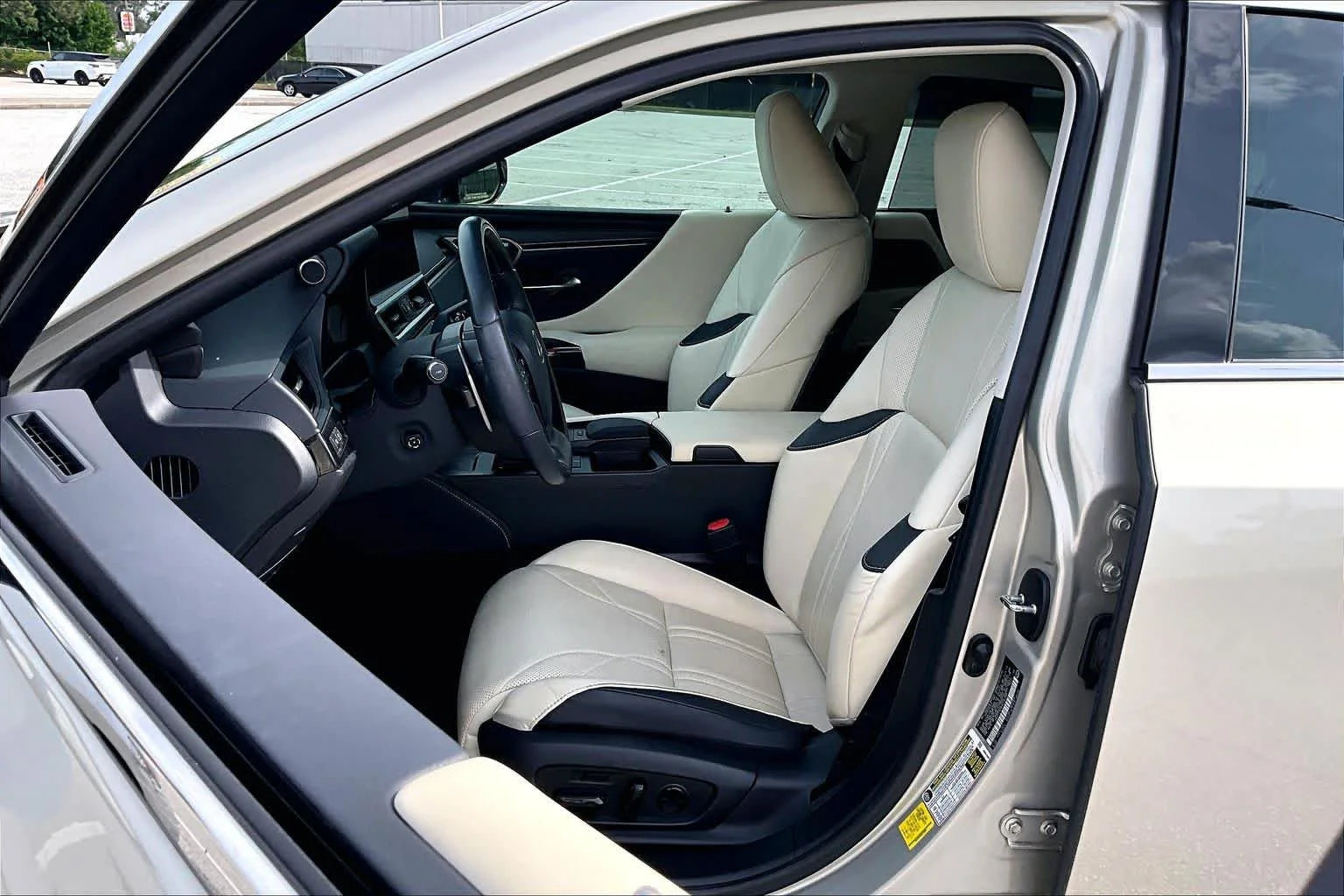 Used 2022 Moonbeam Beige Metallic Lexus Ultra Luxury image 8