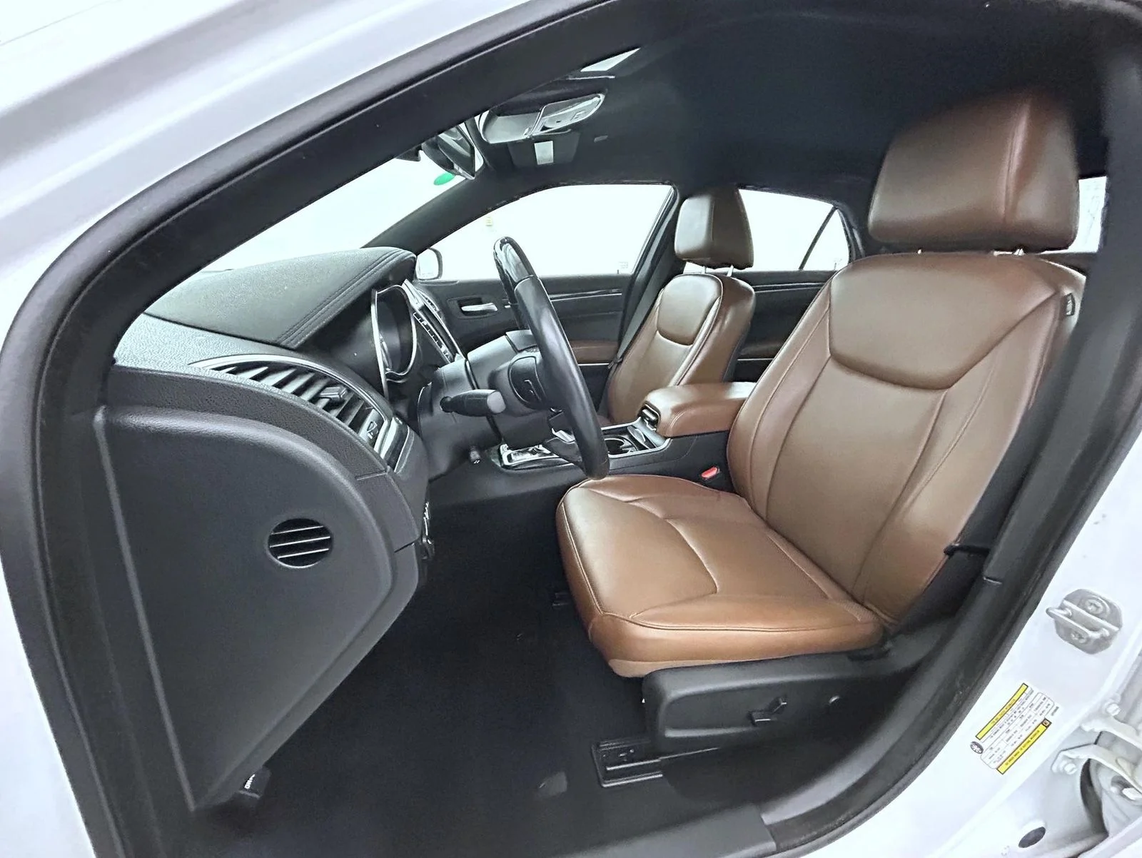 Used 2020 White Chrysler Limited image 10