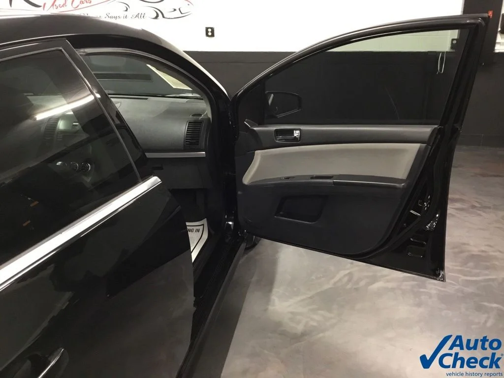 Used 2012 Black Nissan 2.0 SR image 39