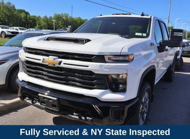 Used 2025 White Chevrolet Custom image 2
