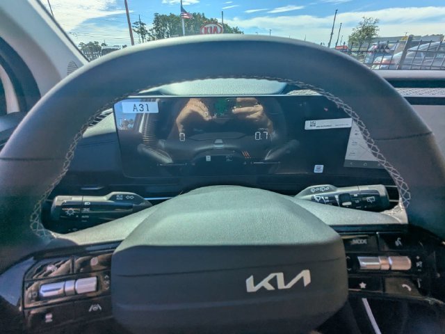 New 2027 White Kia LXS image 32