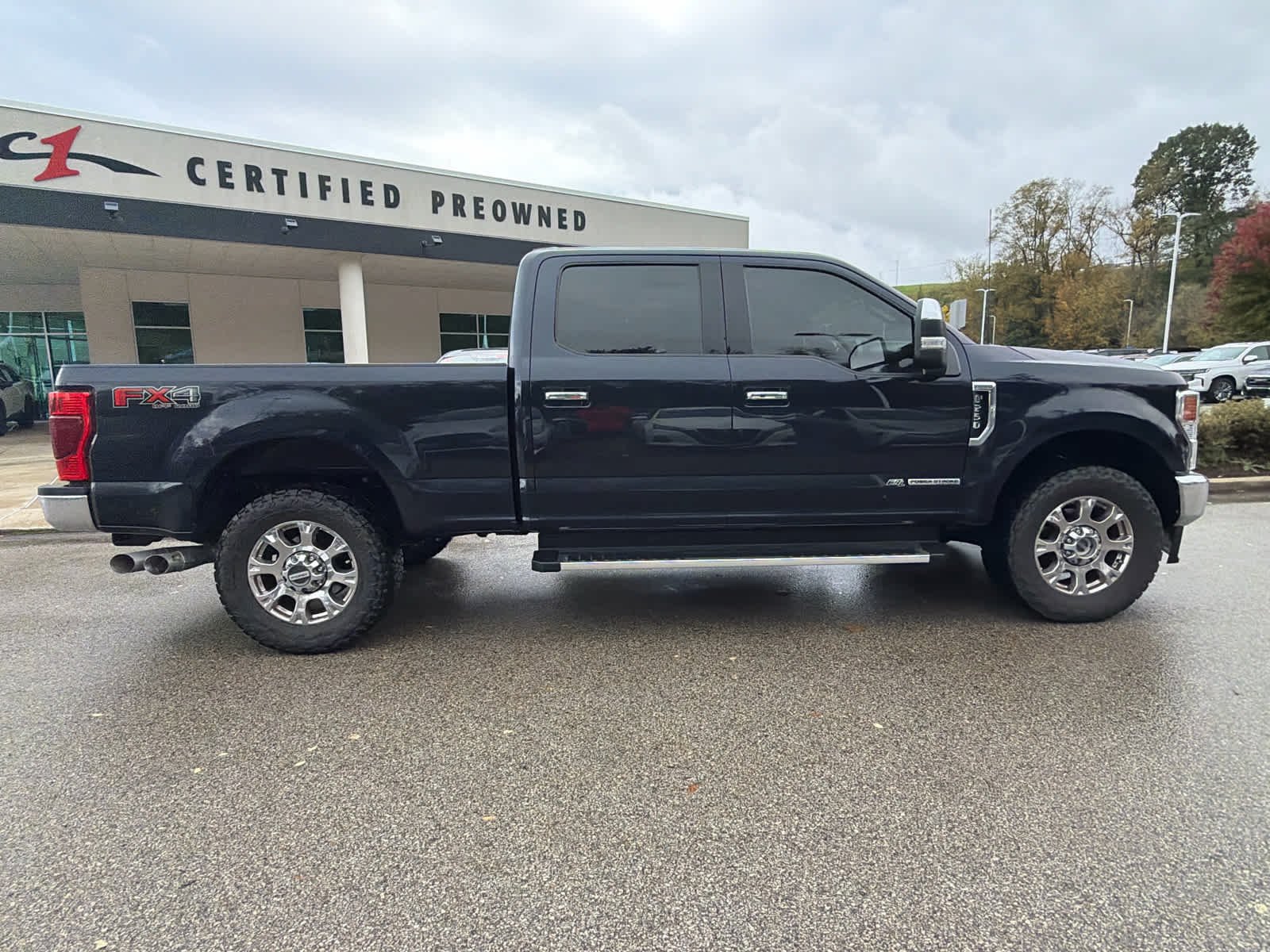 Used 2022  Ford XL image 5