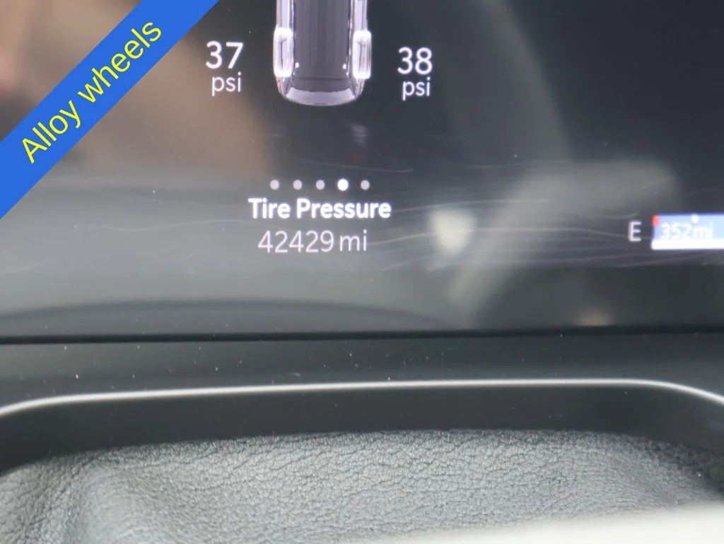 Used 2025 Black Jeep Altitude image 30