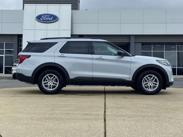 New 2026 Space White Metallic Ford Active image 2
