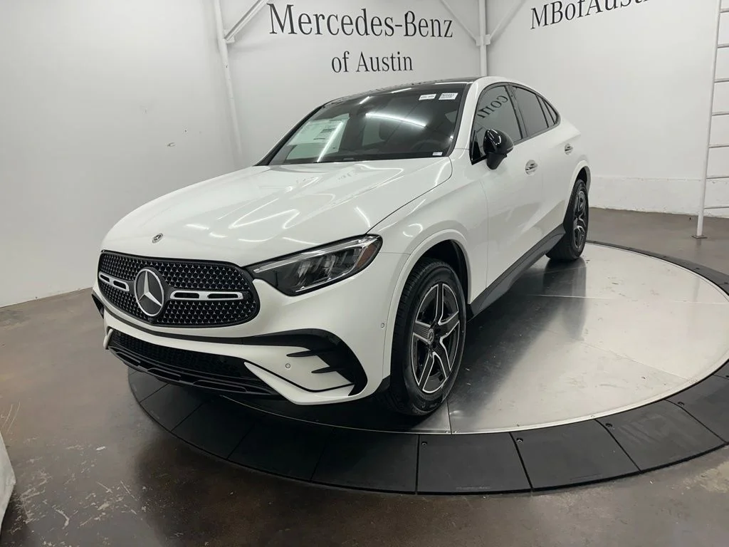 New 2027 White Mercedes-Benz GLC 300 image 3