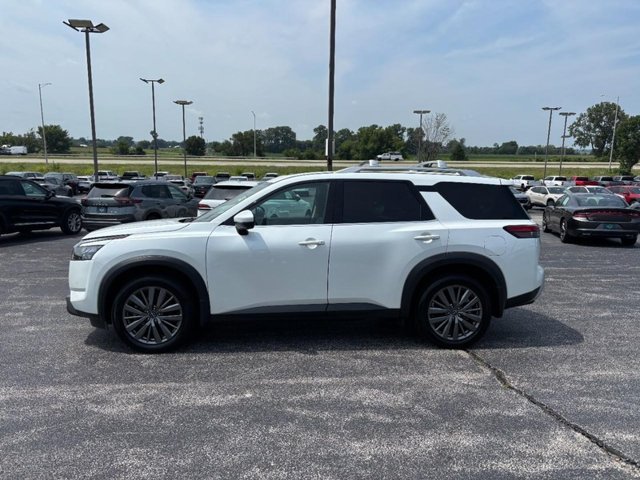 Used 2025 White Nissan SL image 2