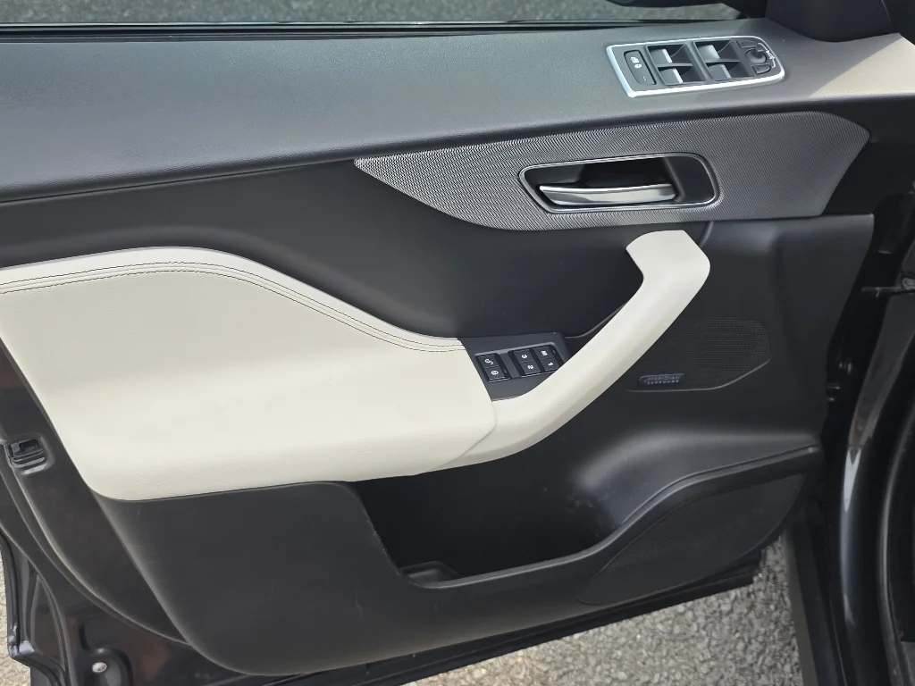 Used 2019 Black Jaguar S image 32