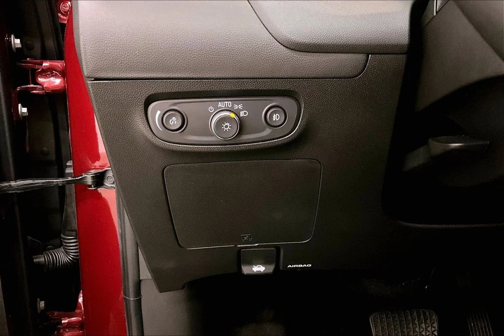 Used 2023 Red Buick Select image 15