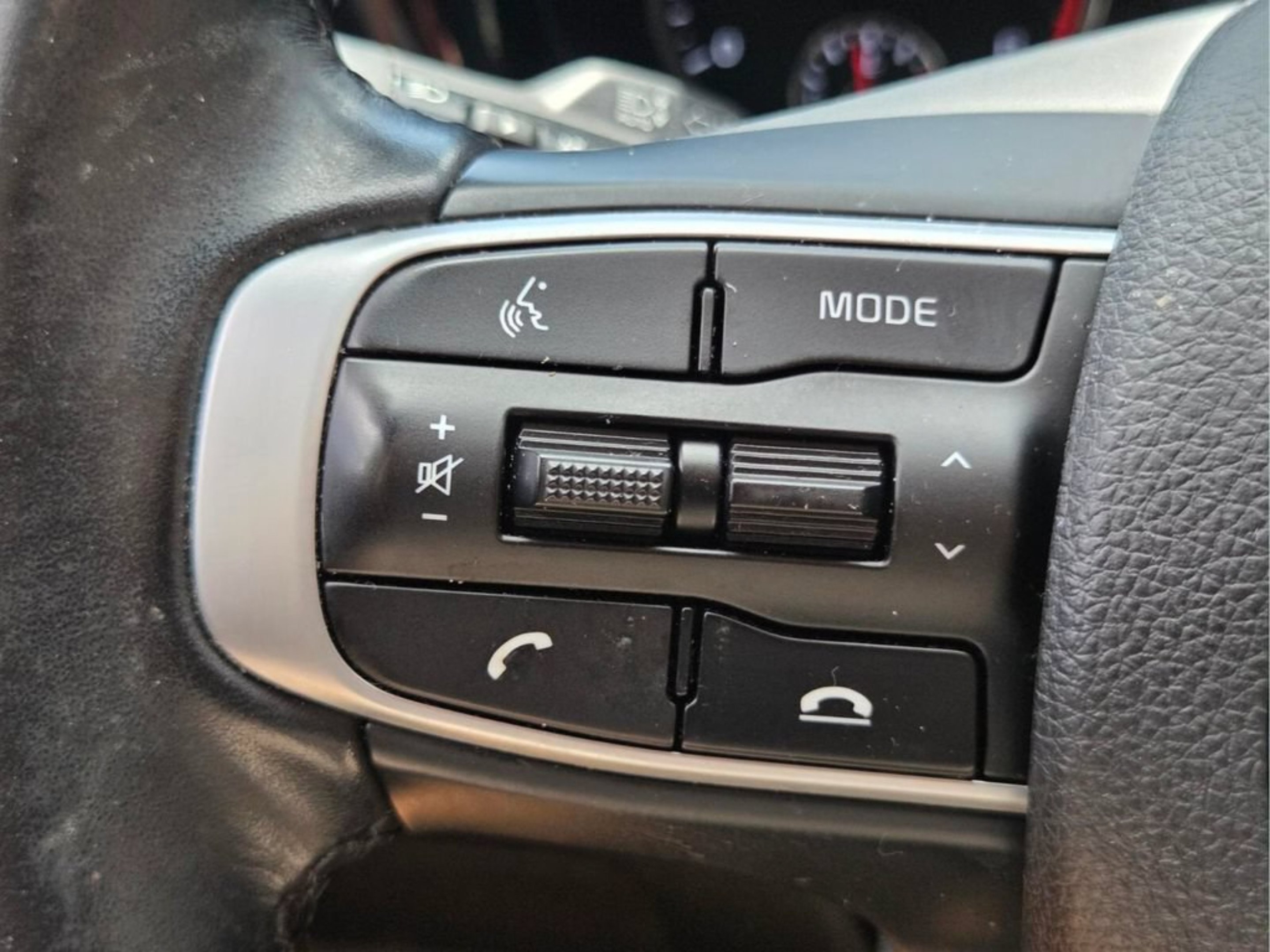 Used 2023 Wolf Gray Kia GT-Line image 33