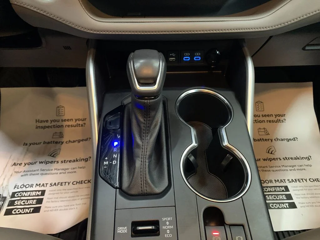 Used 2022 Beige Toyota XLE image 27