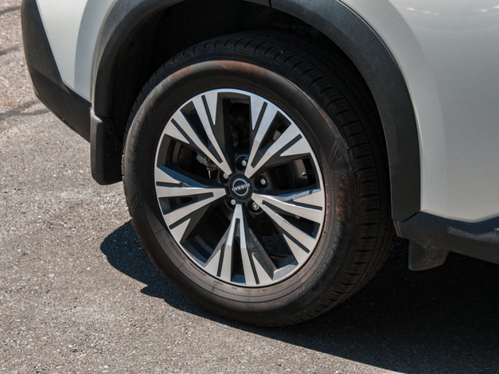 Used 2023 Pearl White Tricoat Nissan SV image 4