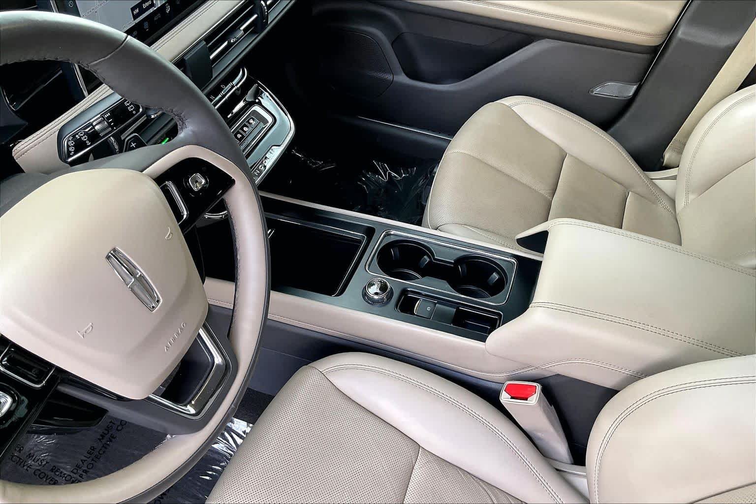 Used 2023 Pristine White Lincoln Reserve image 17
