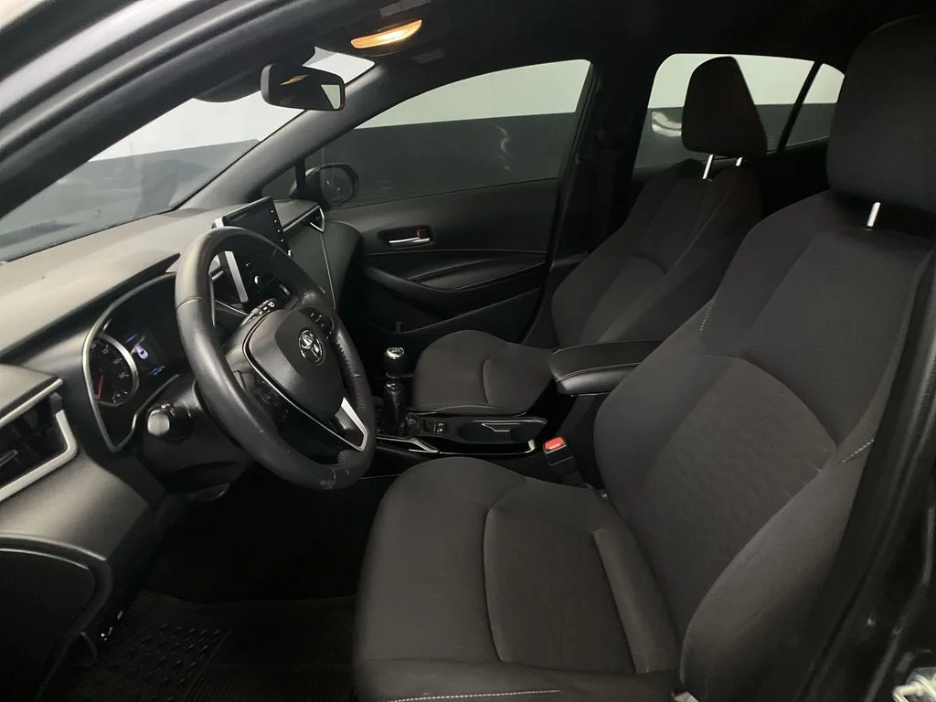 Used 2021 Magnetic Gray Metallic Toyota SE image 31