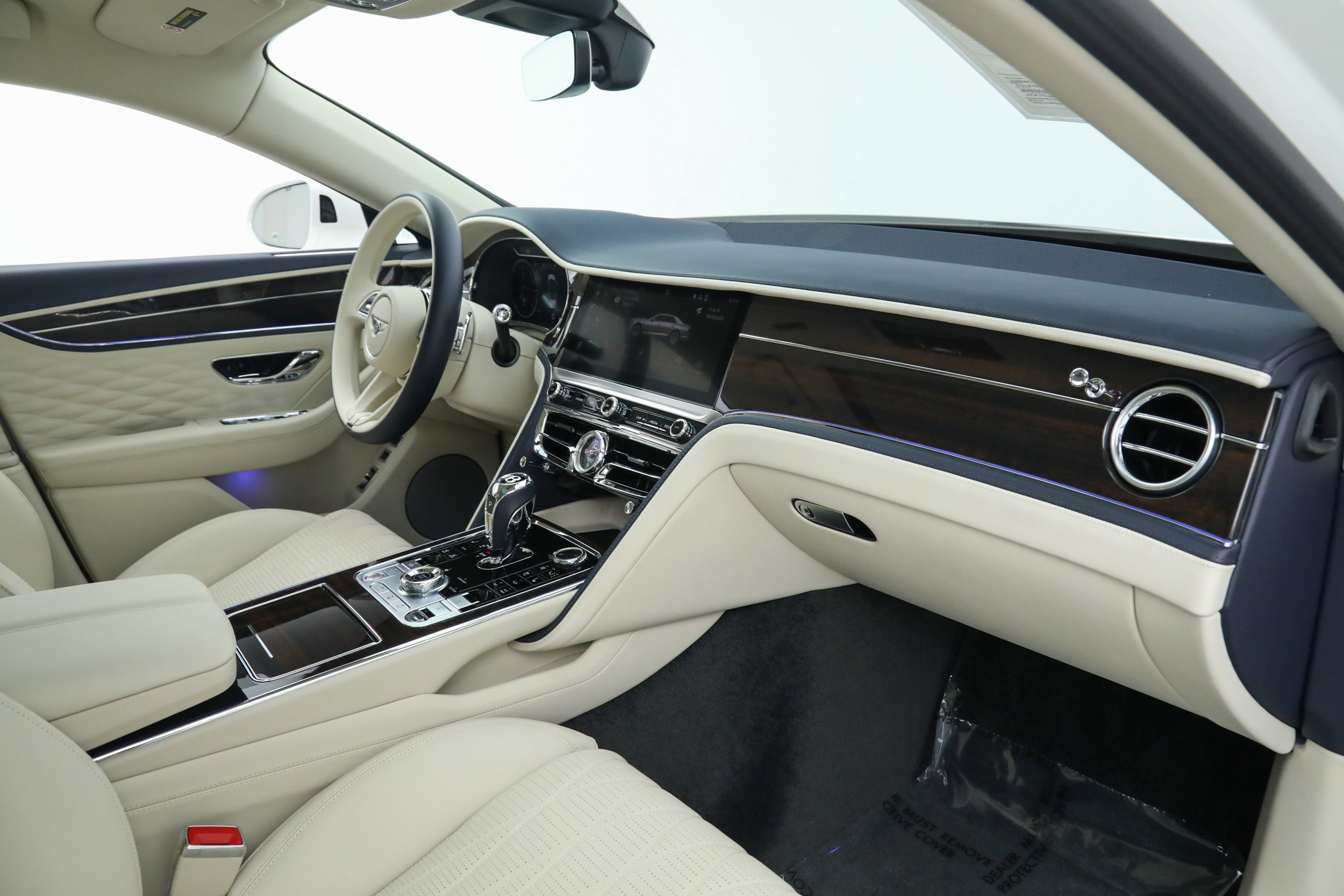 Used 2022 White Bentley  image 16
