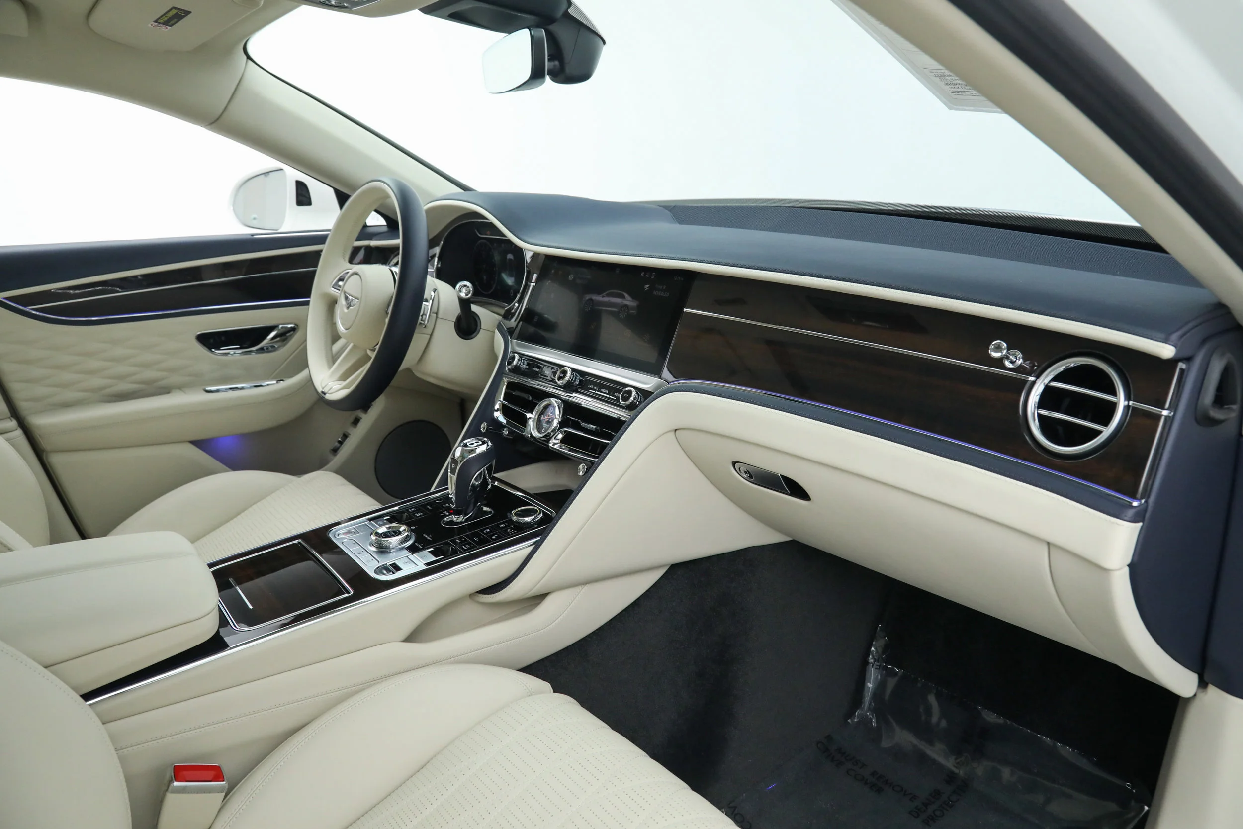 Used 2022 White Bentley  image 16
