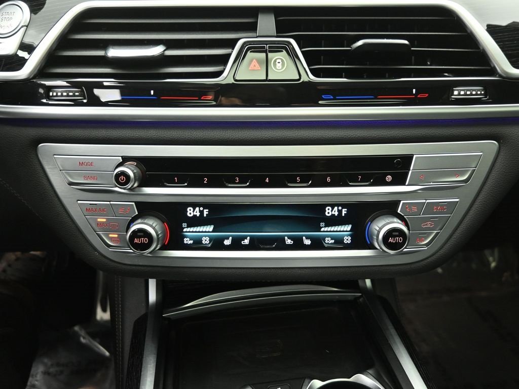 2022 BMW 750LI - Image 13
