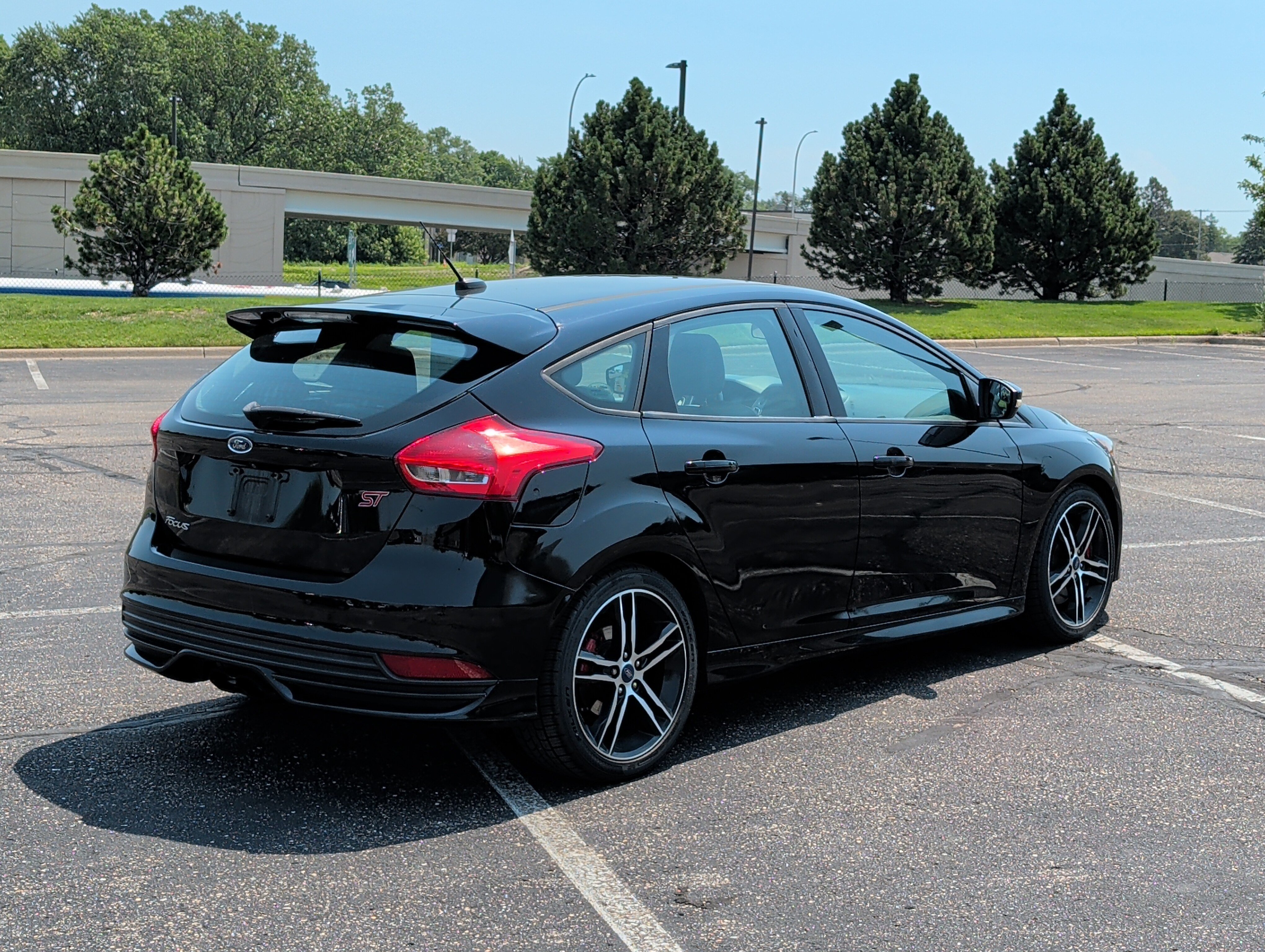 Used 2016 Shadow Black Ford ST image 4