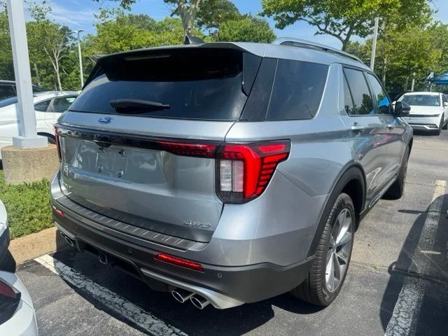 Used 2025 Silver Metallic Ford Platinum image 10