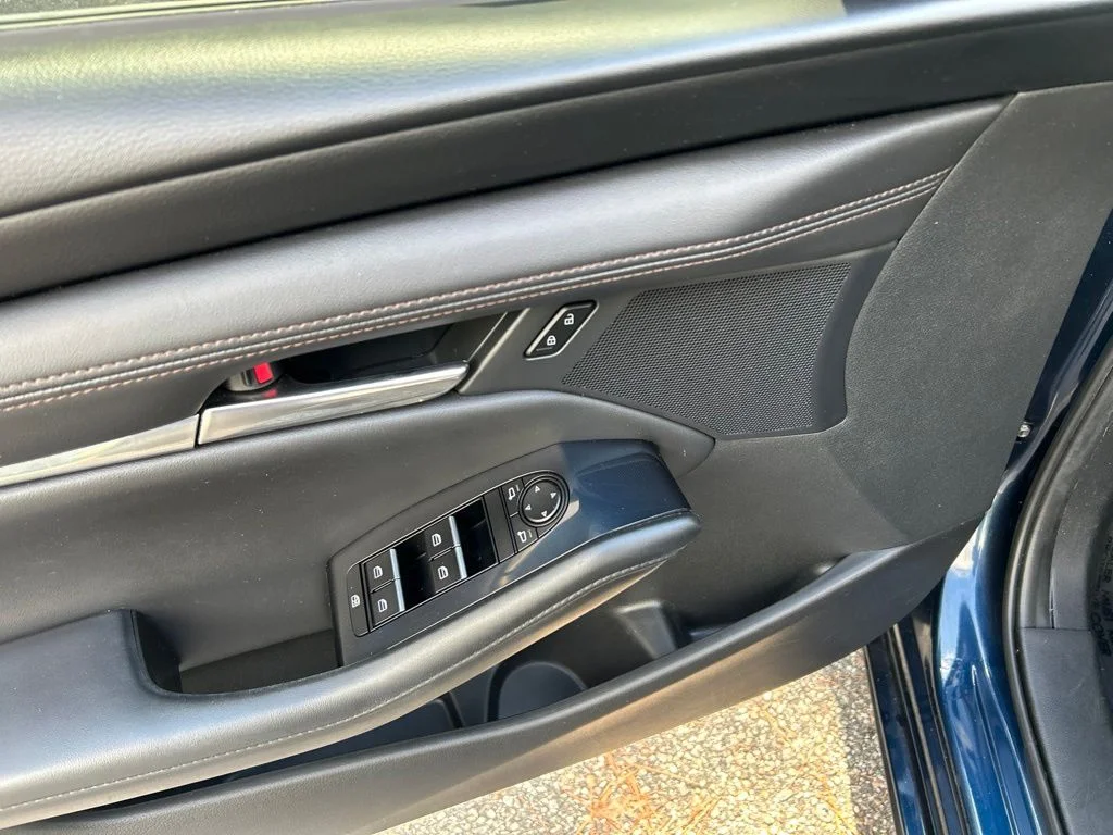 Used 2021 Blue Mazda Preferred image 16