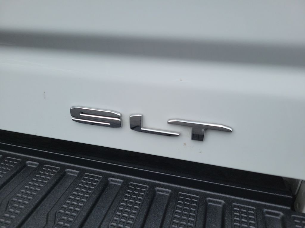 Used 2025 White GMC SLT image 8