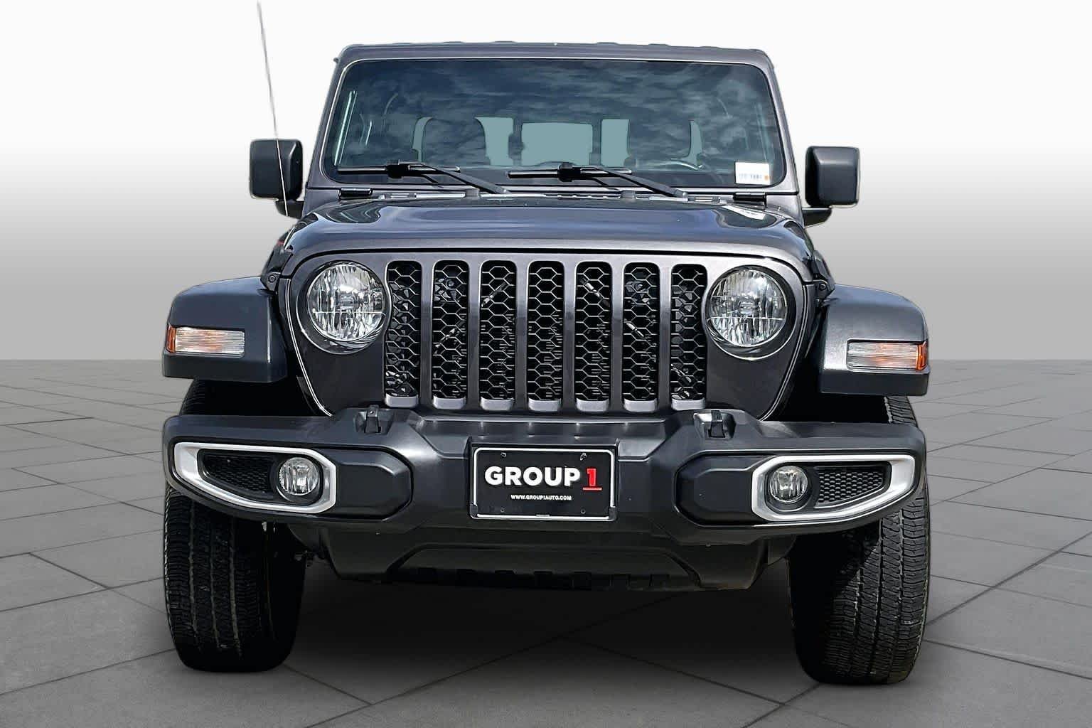 Used 2023 Granite Crystal Metallic Clearcoat Jeep Sport image 4
