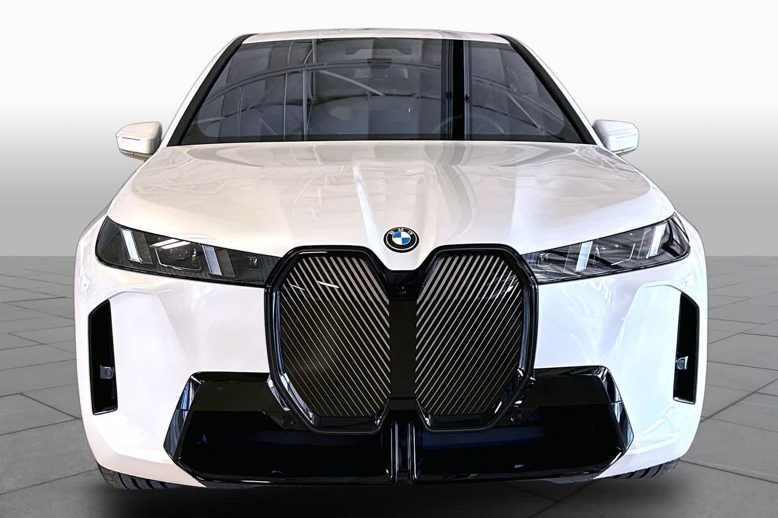 Used 2026 Mineral White Metallic BMW xDrive45 image 3