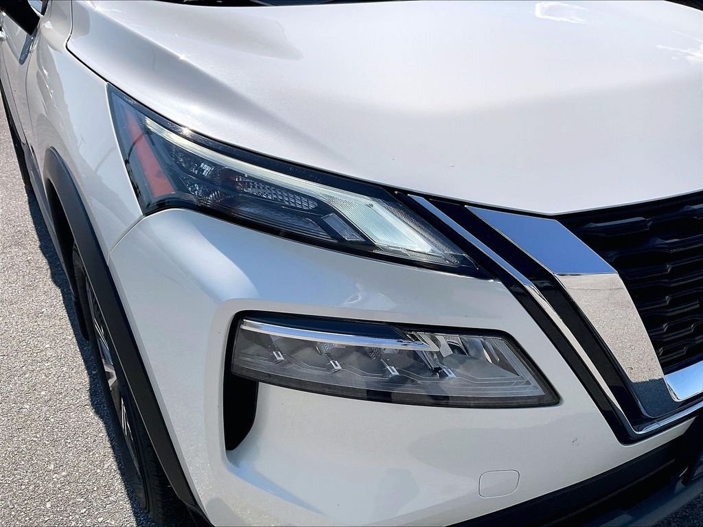 Used 2023 Pearl White Tricoat Nissan SV image 30